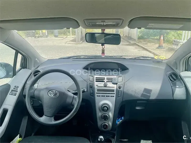 Usado Toyota Yaris 90 CV (66 kW) 2006 Gris / plata Berlina