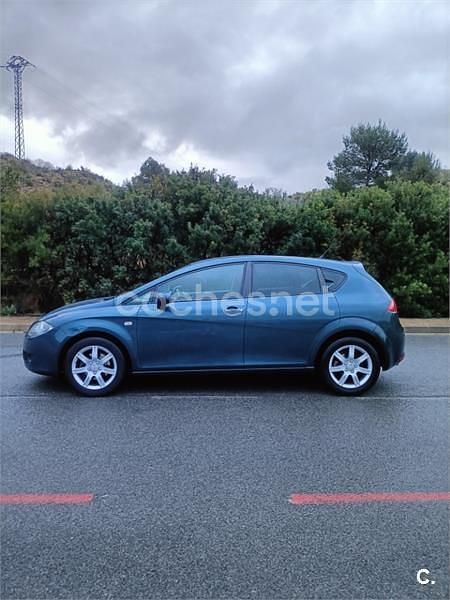 Usado Seat Leon Sport 105 CV (77 kW) 2007 Azul Utilitario