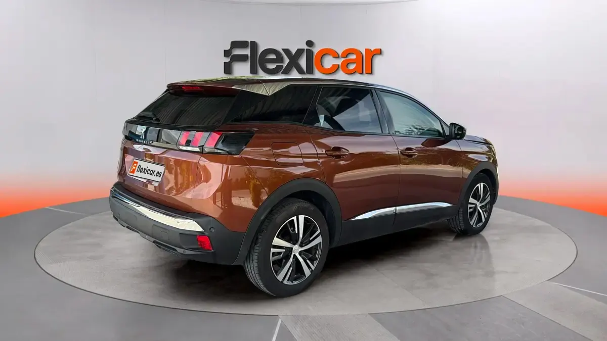 Usado Peugeot 3008 Allure 131 CV (96 kW) 2020 Marrón SUV