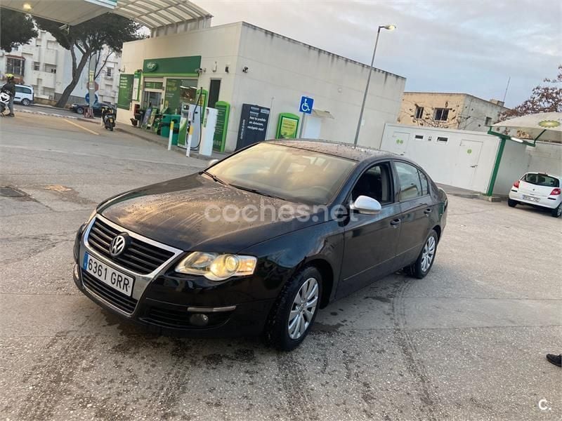 Negro Usado 2009 VW Passat Highline Berlina | 5500 € (Buen precio) - Imagen 1/4