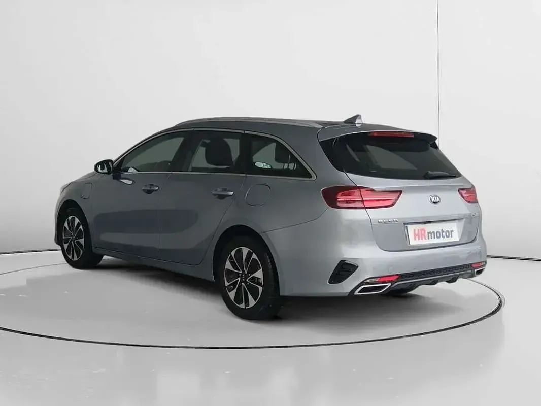 Usado Kia Ceed 141 CV (103 kW) 2021 Gris Utilitario