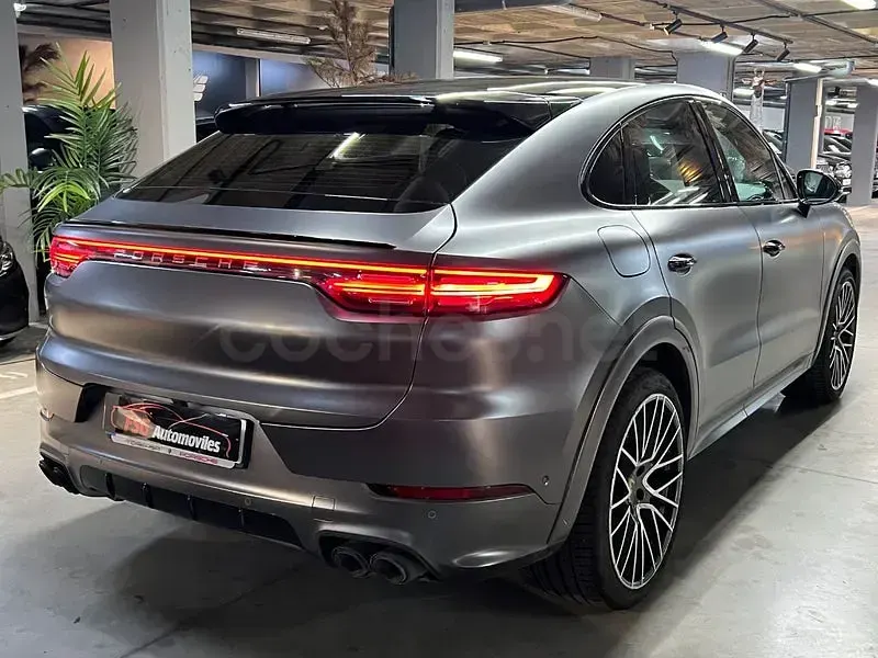 Usado Porsche Cayenne 462 CV (339 kW) 2022 Gris / plata SUV