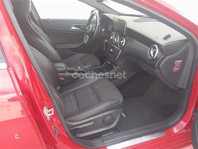 Usado Mercedes A200 Style 136 CV (100 kW) 2013 Rojo Utilitario