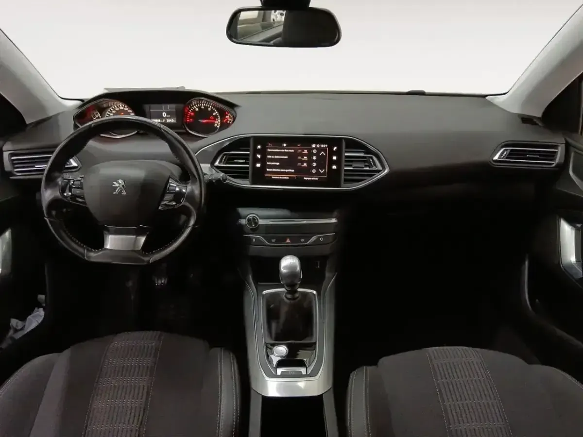 Usado Peugeot 308 Allure 131 CV (96 kW) 2018 Beige Berlina