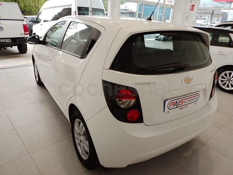 Usado Chevrolet Aveo LS 86 CV (63 kW) 2012 Blanco Berlina
