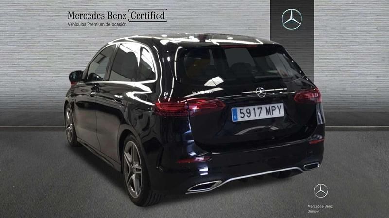 Usado Mercedes B180 116 CV (85 kW) 2024 Negro Monovolumen