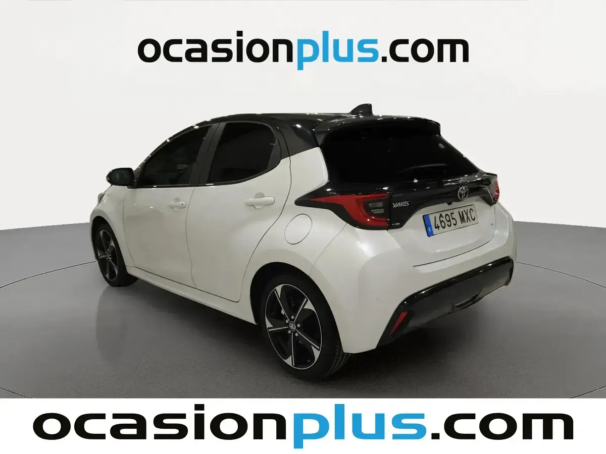 Usado Toyota Yaris Style 116 CV (85 kW) 2024 Blanco Utilitario