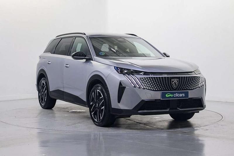 Usado Peugeot 5008 Allure 136 CV (100 kW) 2025 Plateado SUV