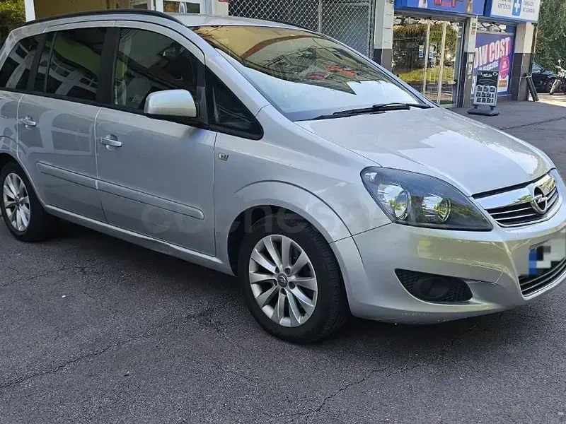 Usado Opel Zafira Family 110 CV (80 kW) 2014 Gris / plata Monovolumen