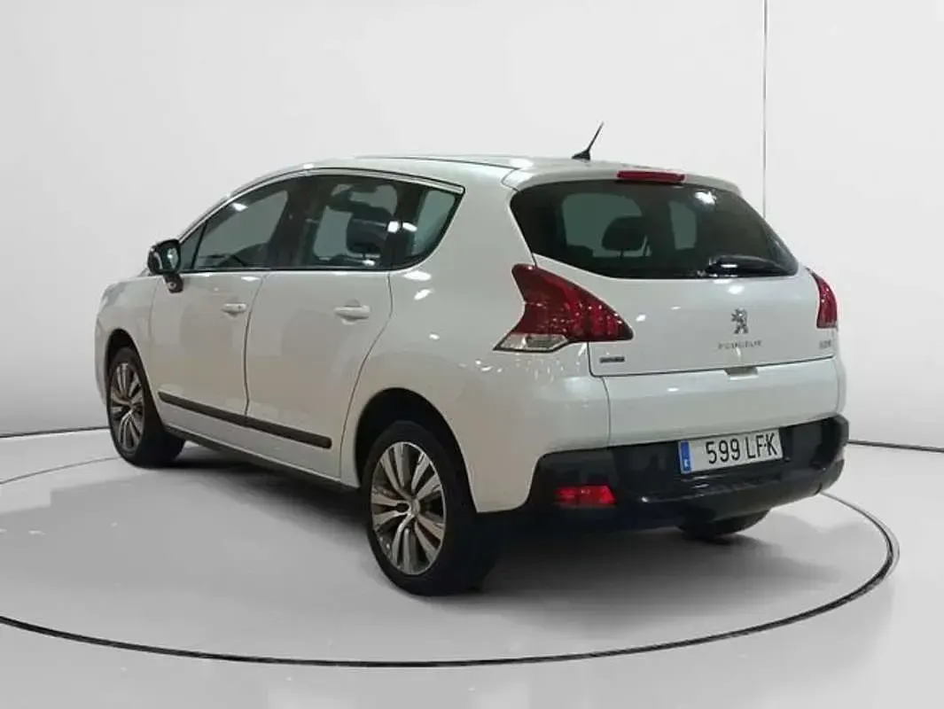 Usado Peugeot 3008 Access 120 CV (88 kW) 2016 Blanco Monovolumen