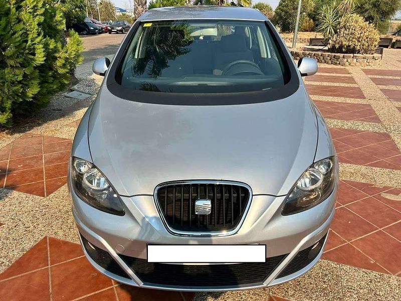 Usado Seat Altea Style 105 CV (77 kW) 2010 Gris Monovolumen