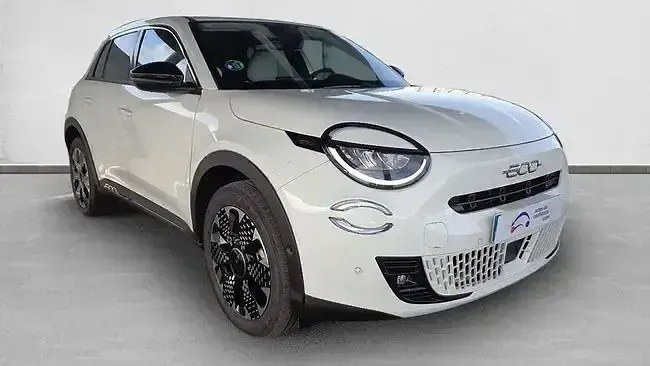 Usado Fiat 600 La Prima 136 CV (100 kW) 2025 Blanco SUV