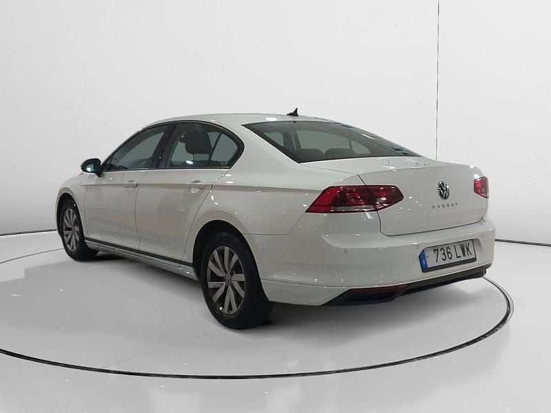 Usado VW Passat 150 CV (110 kW) 2022 Blanco Berlina