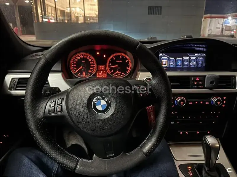 Usado BMW 330 231 CV (169 kW) 2007 Gris / plata Familiar