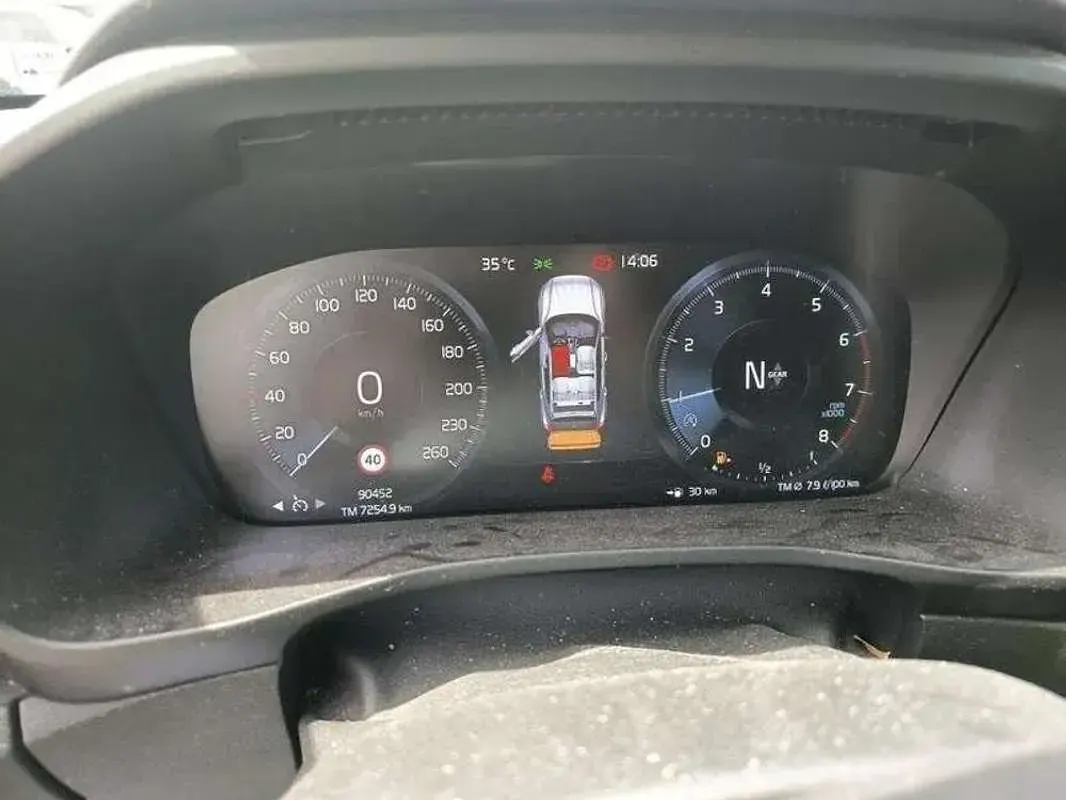 Usado Volvo XC40 Momentum 129 CV (94 kW) 2022 Negro SUV