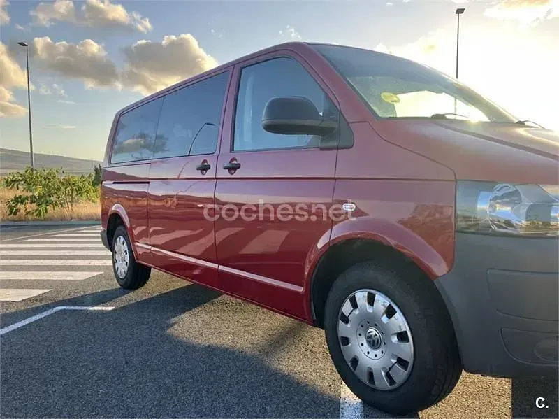 Usado VW Caravelle Comfortline 140 CV (102 kW) 2011 Rojo Van