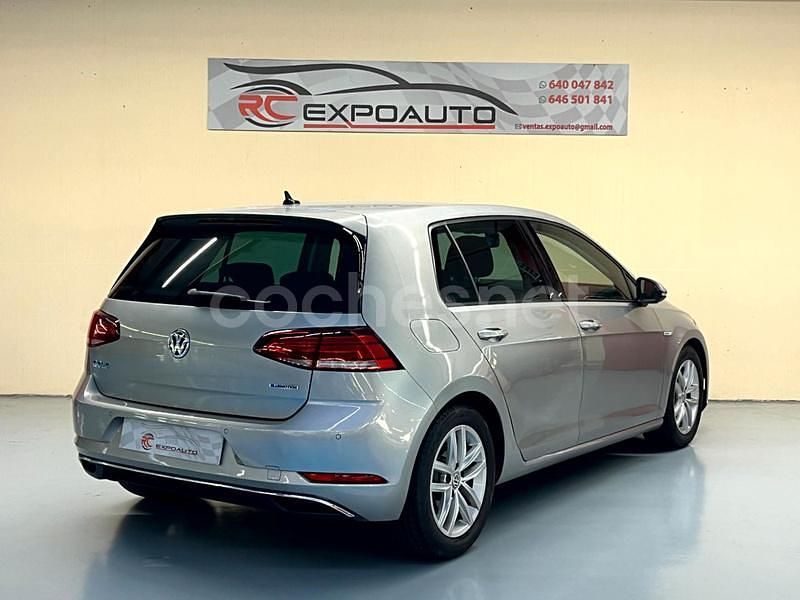 Usado VW Golf VII Advance 130 CV (95 kW) 2019 Gris / plata Berlina