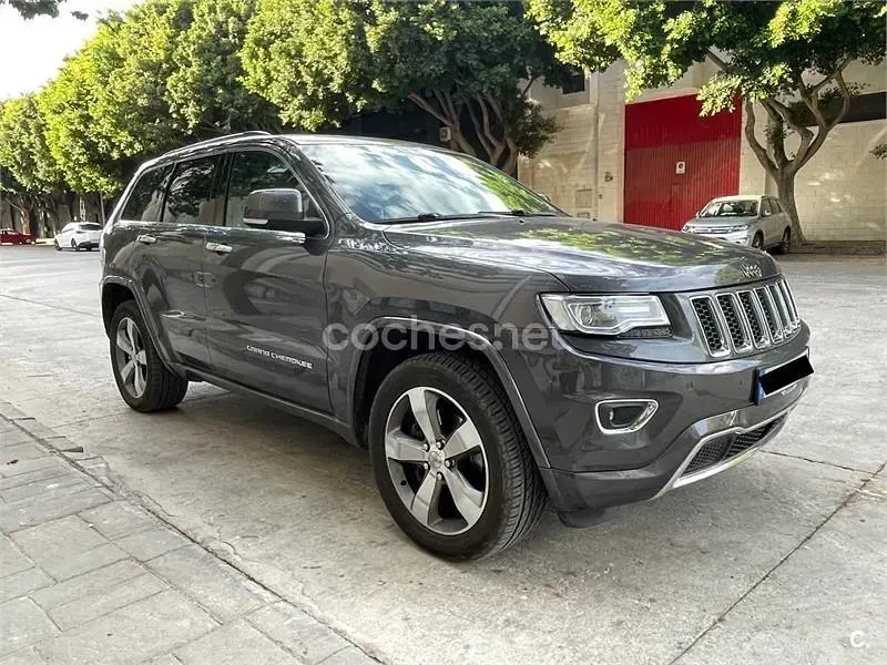 Usado Jeep Grand Cherokee Overland 250 CV (183 kW) 2015 Gris / plata SUV