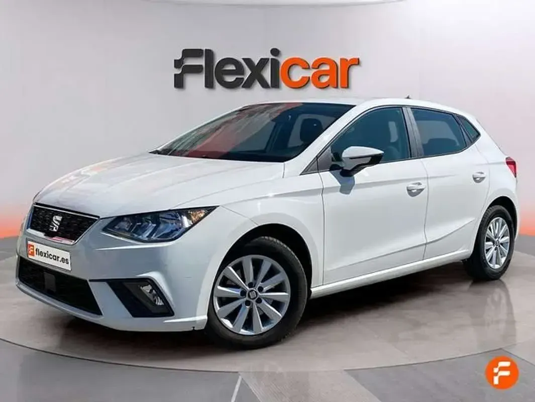 Usado Seat Ibiza Style 110 CV (80 kW) 2019 Blanco Utilitario