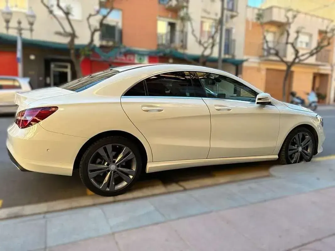 Usado Mercedes CLA200 136 CV (100 kW) 2017 Blanco Coupe