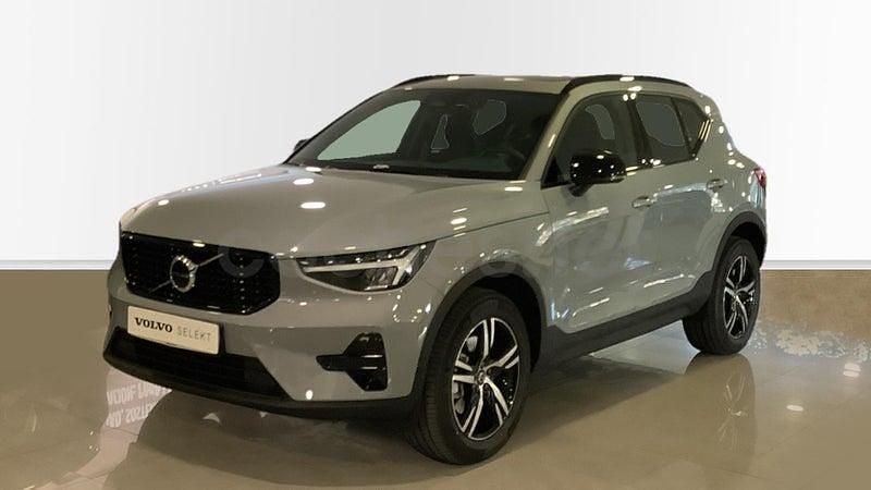 Usado Volvo XC40 Plus 163 CV (119 kW) 2025 Gris / plata SUV
