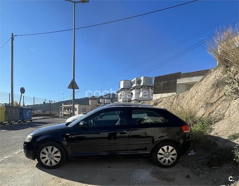 Usado Audi A3 Ambiente 105 CV (77 kW) 2005 Negro Berlina