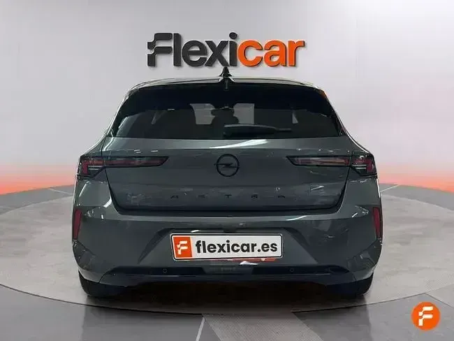 Usado Opel Astra Edition 130 CV (95 kW) 2025 Gris Utilitario
