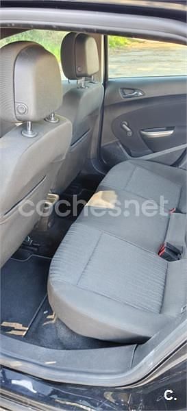 Usado Opel Astra Sportive 110 HP (80 kW) 2011 Preto Sedan