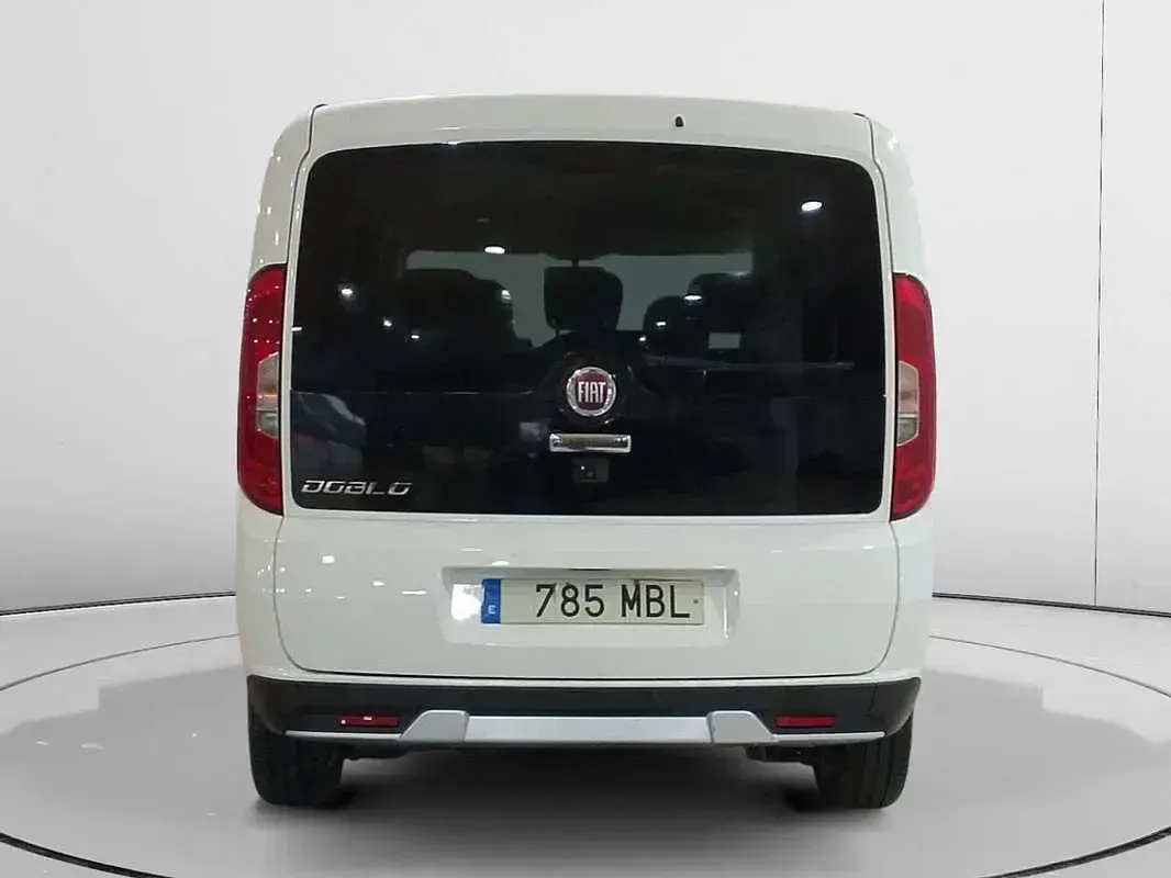 Usado Fiat Doblò Trekking 121 CV (88 kW) 2022 Blanco Monovolumen