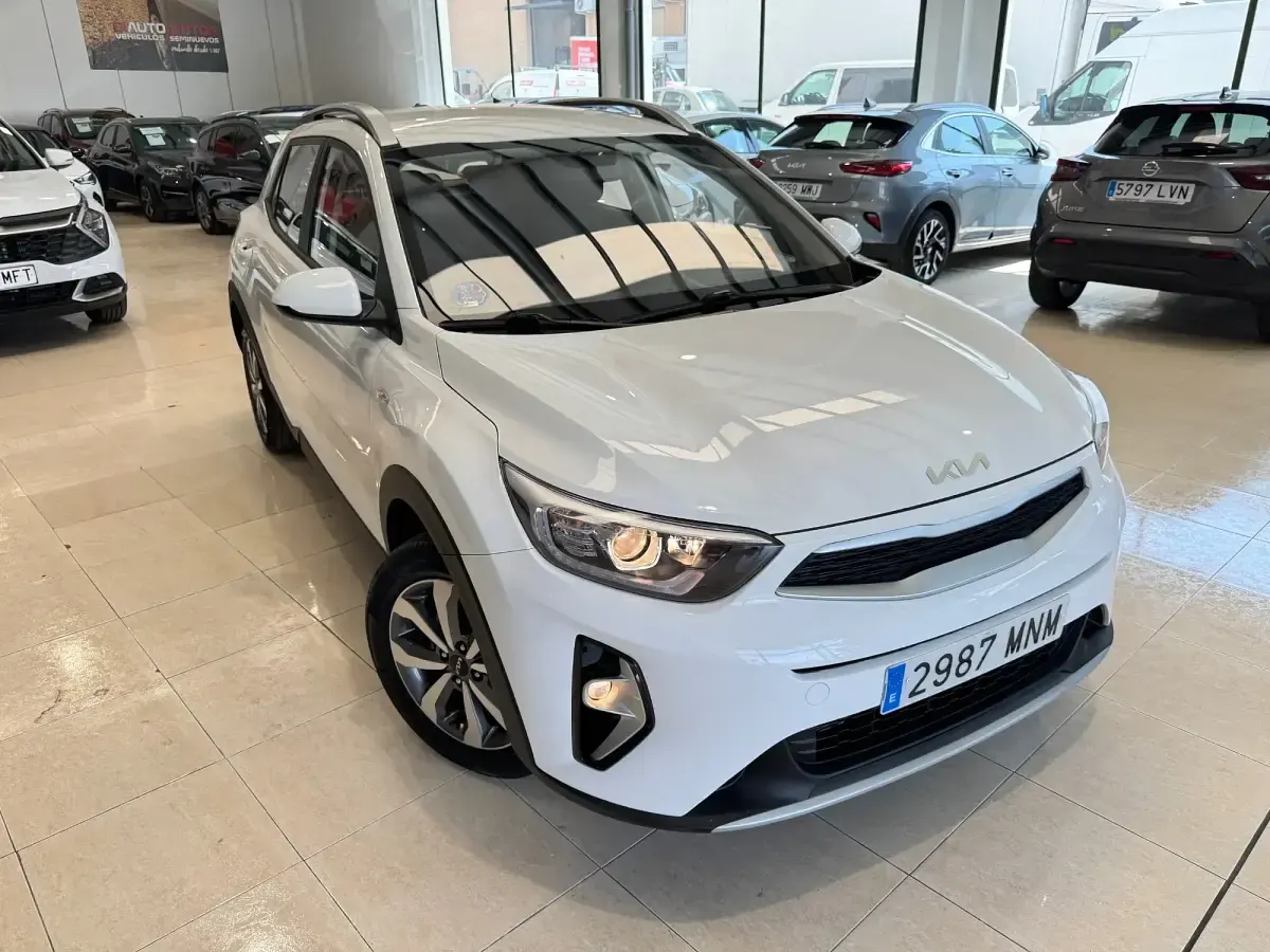 Usado Kia Stonic 100 CV (73 kW) 2024 Blanco SUV