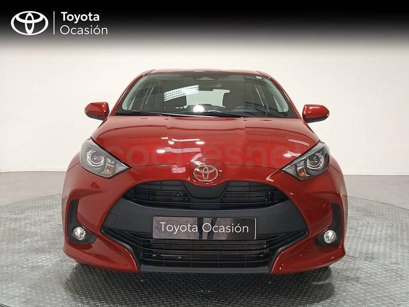 Usado Toyota Yaris Hybrid Active 116 CV (85 kW) 2024 Rojo Berlina