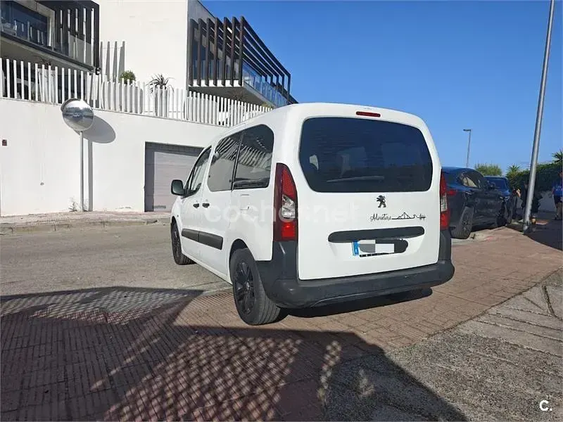 Usado Peugeot Partner Tepee Active 100 CV (73 kW) 2015 Blanco Monovolumen