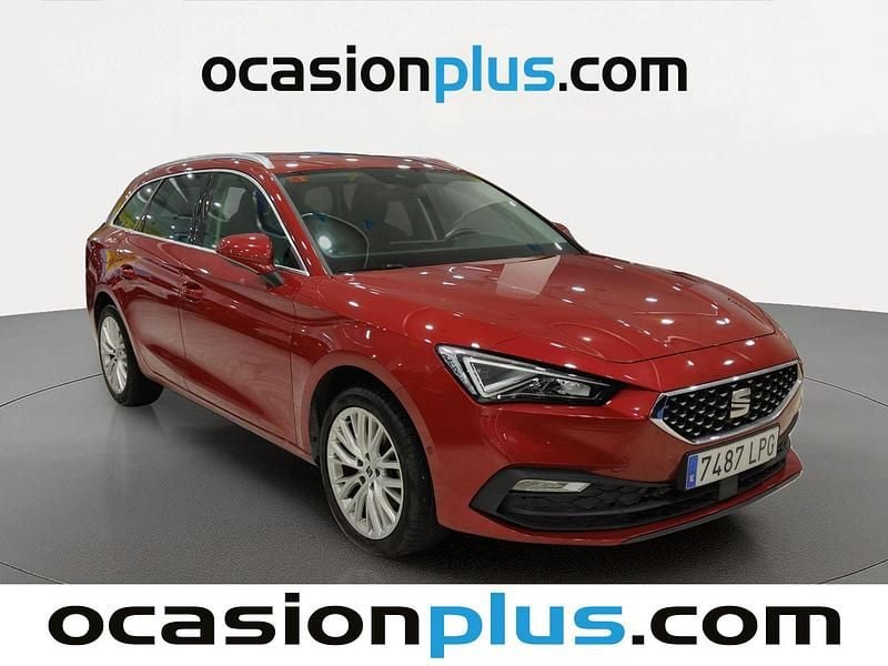 Usado Seat Leon XCELLENCE 150 CV (110 kW) 2021 Rojo Monovolumen