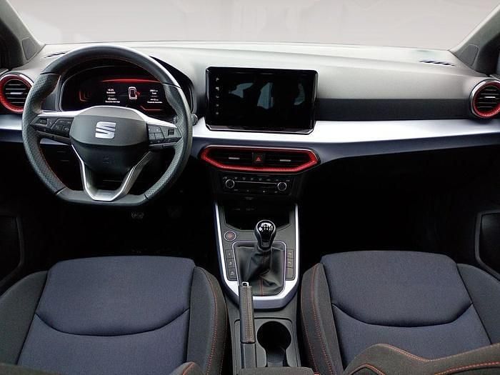 Usado Seat Arona FR 115 CV (84 kW) 2024 Negro SUV