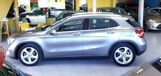 Gris Usado 2018 Mercedes GLA180 Business SUV | 24.000 € - Imagen 1/4