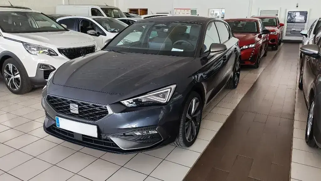 Nuevo Seat Leon FR 150 CV (110 kW) 2026 Gris Berlina