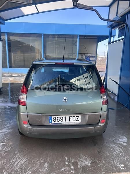 Usado Renault Scénic II Dynamique 110 CV (80 kW) 2006 Gris / plata Monovolumen