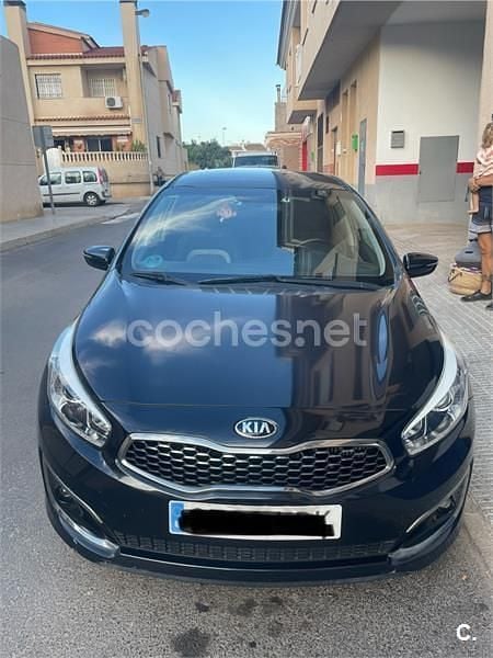 Negro Usado 2017 Kia Ceed Berlina | 12.300 € (Precio justo) - Imagen 1/4