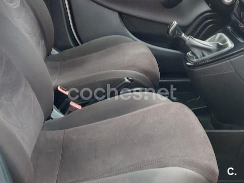 Usado Lancia Ypsilon Silver 95 CV (69 kW) 2012 Blanco Utilitario