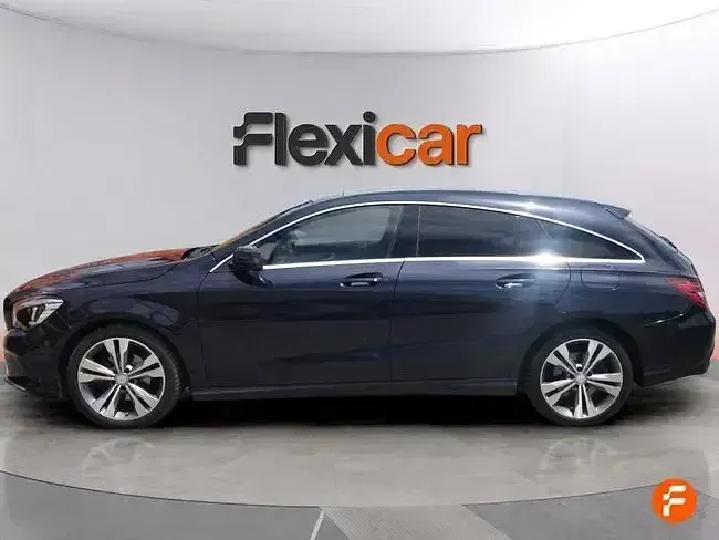 Usado Mercedes CLA200 Shooting Brake 136 CV (100 kW) 2017 Azul Familiar