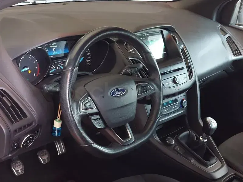 Usado Ford Focus ST-Line 125 CV (91 kW) 2018 Blanco Berlina