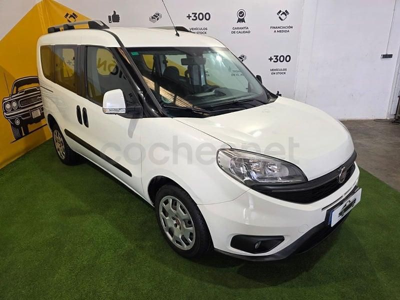 Usado Fiat Doblò Easy 90 CV (66 kW) 2015 Blanco Monovolumen