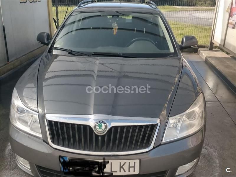 Gris / plata Usado 2011 Skoda Octavia Familiar | 7250 € (Precio justo) - Imagen 1/4