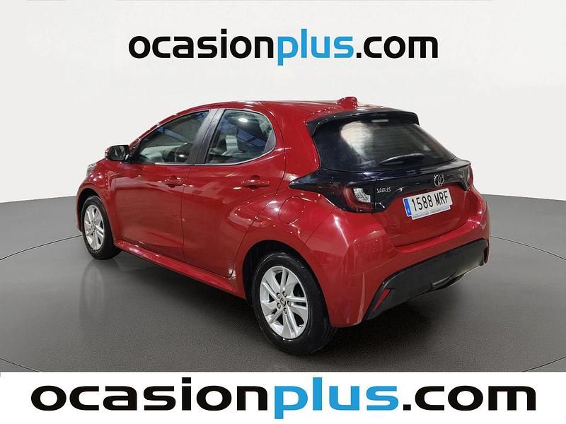 Usado Toyota Yaris Edition 125 CV (91 kW) 2024 Rojo Utilitario