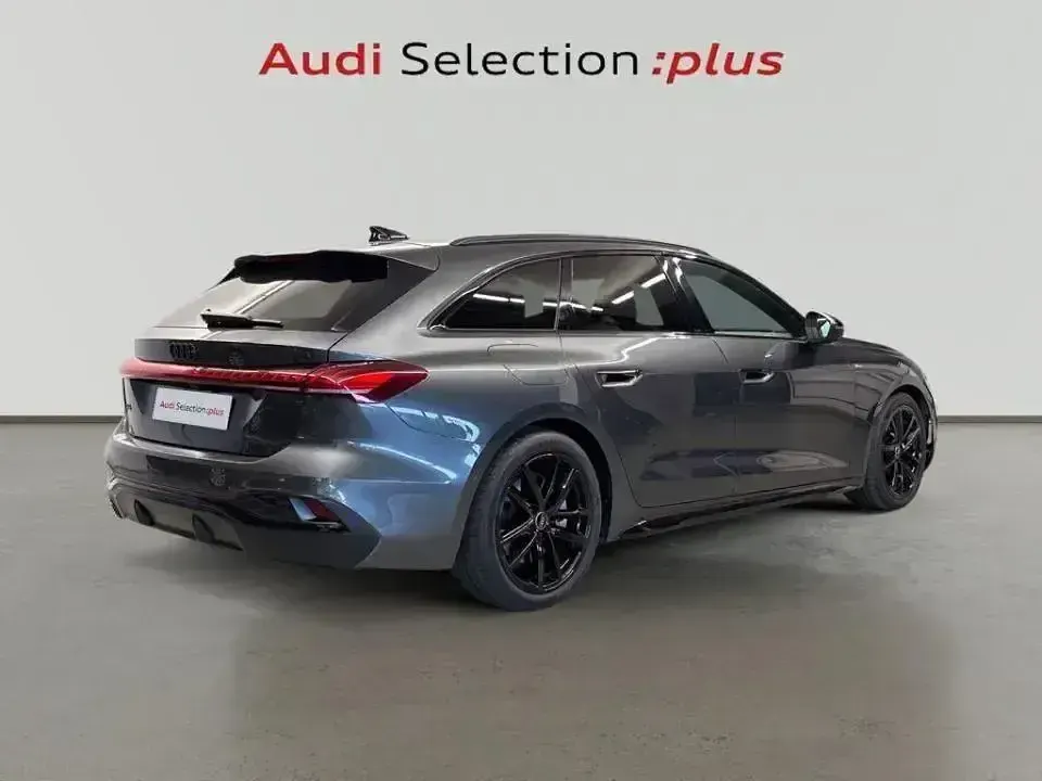 Usado Audi A5 204 CV (150 kW) 2025 Gris Familiar