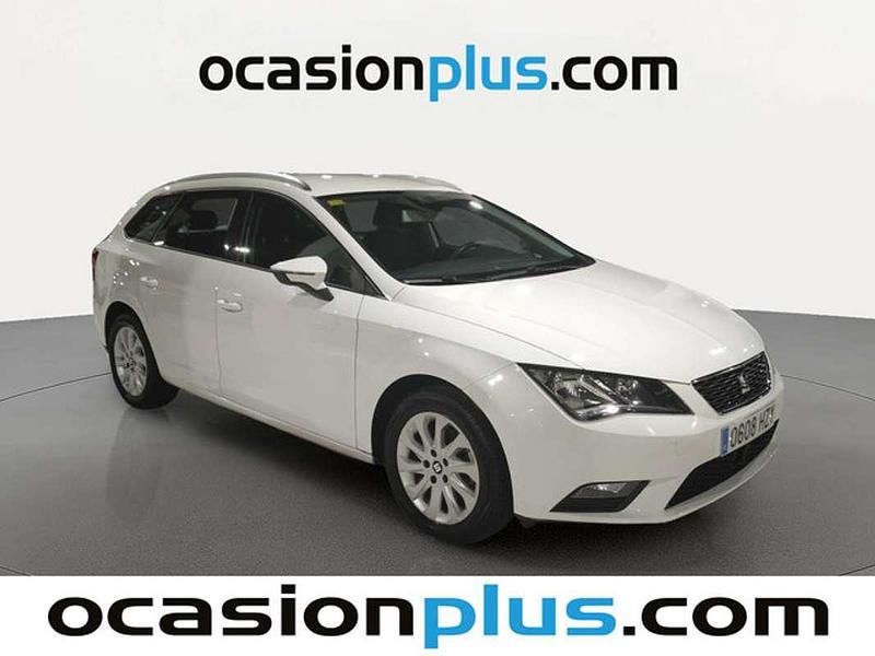 Usado Seat Leon ST Style 150 CV (110 kW) 2014 Blanco Familiar
