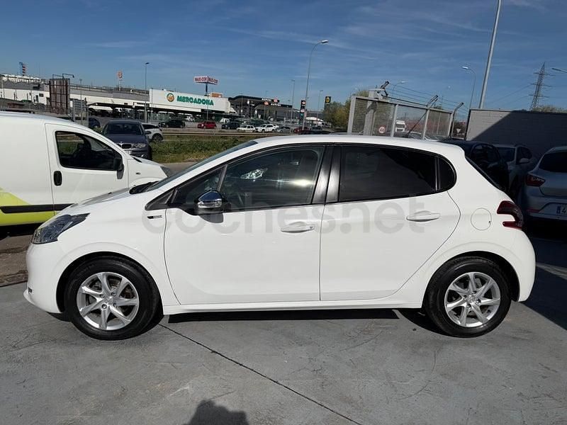 Usado Peugeot 208 Active 82 CV (60 kW) 2015 Blanco Utilitario