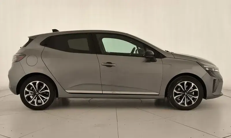 Usado Renault Clio V Techno 145 CV (106 kW) 2025 Gris Berlina