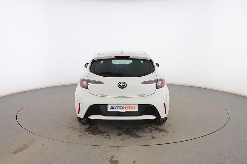 Usado Toyota Corolla Active 122 CV (89 kW) 2019 Blanco Berlina