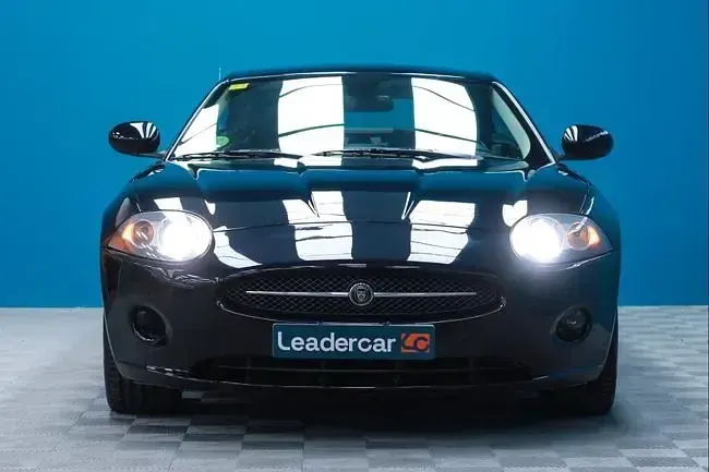 Usado Jaguar XK 300 CV (220 kW) 2007 Negro Utilitario